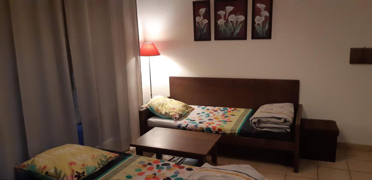 Charmant Logement Avec Piscine برجراك المظهر الخارجي الصورة